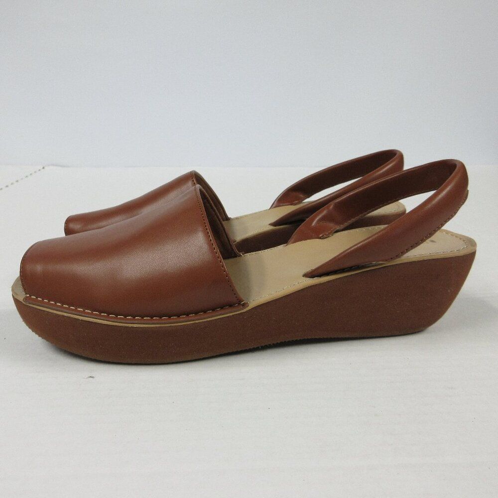 KENNETH COLE REACTION Fine Glass Wedge Sandal 9 WIDE Luggage Brown Platform Shoe